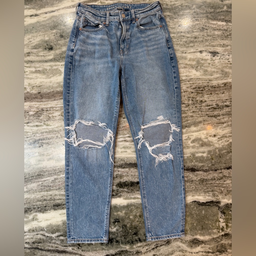 American Eagle Mom Jean Distressed Blue Straight Jeans
Size 4 Short